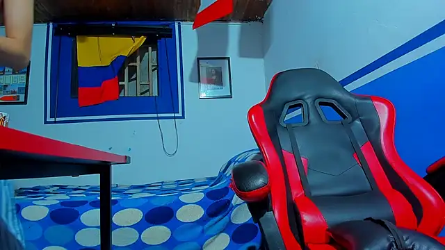 Snapshot of maxowens_oficial chatting on 2, 3, 2026 maxowens oficial online show from 2, 3, 2026