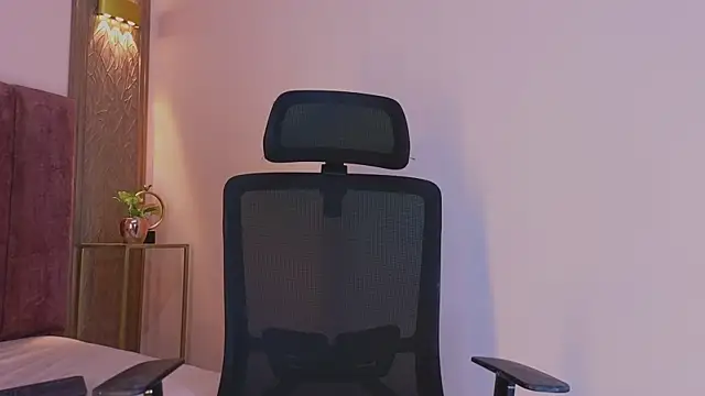 Emy leon online show from 11, 11, 2025