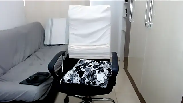 Laura-pervert online show from 16, 2, 2025