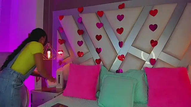 Snapshot of Amber_villalobos_ chatting on 4, 3, 2026 Amber villalobos online show from 4, 3, 2026