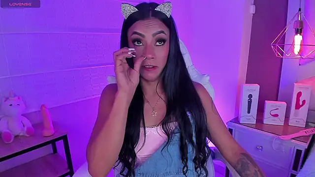 Snapshot of Amber_villalobos_ chatting on 5, 3, 2026 Amber villalobos online show from 5, 3, 2026