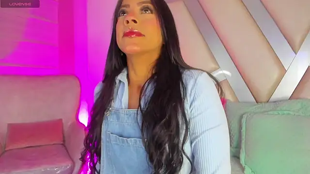 Snapshot of Amber_villalobos_ chatting on 17, 5, 2026 Amber villalobos online show from 17, 5, 2026