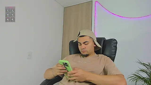 Snapshot of kalivan_voinesscu chatting on 3, 2, 2026 kalivan voinesscu online show from 3, 2, 2026