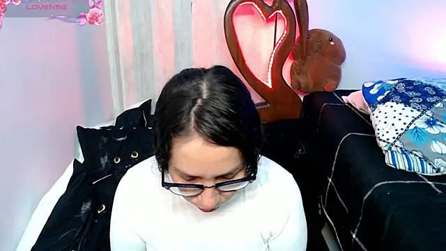 Snapshot of naihroby chatting on 24, 4, 2026 naihroby online show from 24, 4, 2026