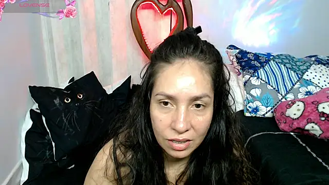 Snapshot of naihroby chatting on 26, 4, 2026 naihroby online show from 26, 4, 2026