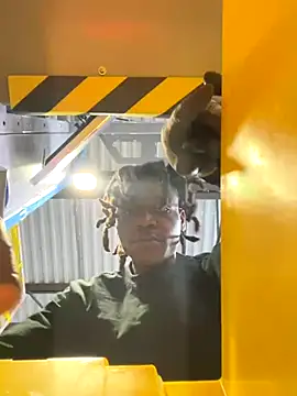 Snapshot of sneakylink13__ chatting on 15, 10, 2025 sneakylink13   online show from 15, 10, 2025