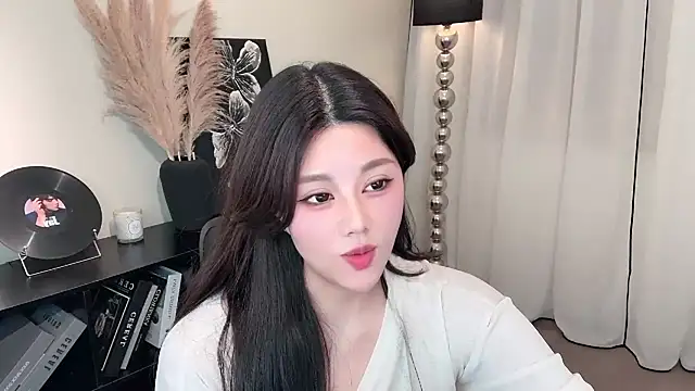 Strawberrybabyy1 online show from 4, 3, 2025