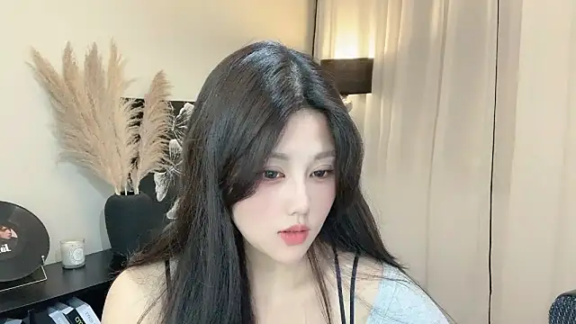 Strawberrybabyy1 online show from 8, 3, 2025