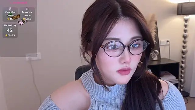 Strawberrybabyy1 online show from 18, 11, 2025