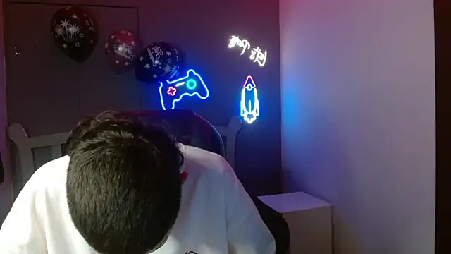 Snapshot of JackSwan18 chatting on 6, 1, 2025 JackSwan18 online show from 6, 1, 2025