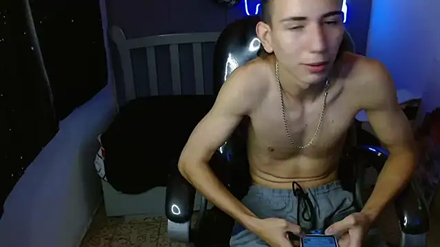 Snapshot of JackSwan18 chatting on 7, 1, 2025 JackSwan18 online show from 7, 1, 2025