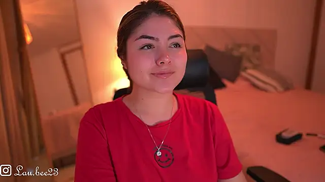 Snapshot of Lau_Bee chatting on 31, 3, 2026 Lau Bee online show from 31, 3, 2026