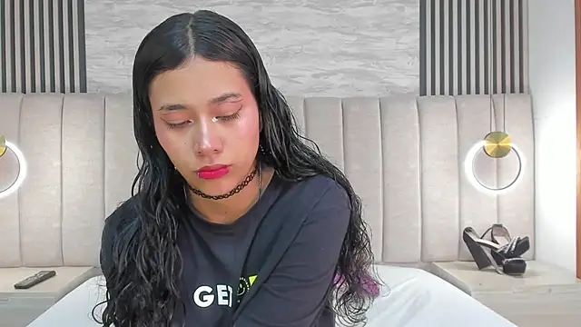 laura smith33 online show from 6, 10, 2025