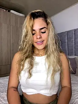 Snapshot of ZoeJohnsoon chatting on 16, 10, 2025 ZoeJohnsoon online show from 16, 10, 2025