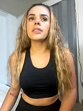 Snapshot of ZoeJohnsoon chatting on 22, 10, 2025 ZoeJohnsoon online show from 22, 10, 2025