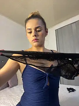 Snapshot of ZoeJohnsoon chatting on 25, 10, 2025 ZoeJohnsoon online show from 25, 10, 2025