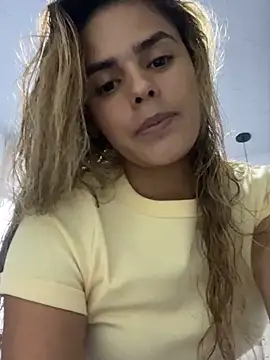 Snapshot of ZoeJohnsoon chatting on 16, 11, 2025 ZoeJohnsoon online show from 16, 11, 2025