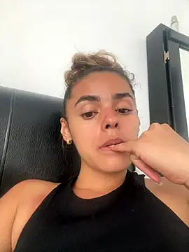 Snapshot of ZoeJohnsoon chatting on 19, 11, 2025 ZoeJohnsoon online show from 19, 11, 2025