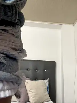 Snapshot of ZoeJohnsoon chatting on 25, 11, 2025 ZoeJohnsoon online show from 25, 11, 2025