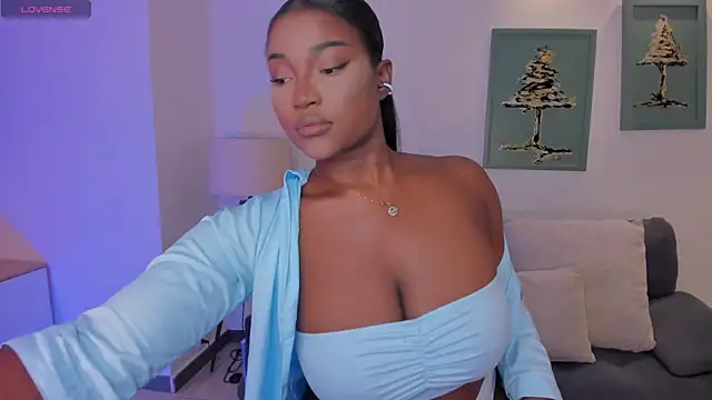 Snapshot of SavannahStorm chatting on 7, 5, 2026 SavannahStorm online show from 7, 5, 2026