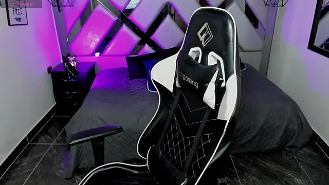 Snapshot of Nahomi-Hill chatting on 30, 1, 2025 Nahomi-Hill online show from 30, 1, 2025