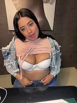 Snapshot of ElaaPerez chatting on 19, 9, 2025 ElaaPerez online show from 19, 9, 2025