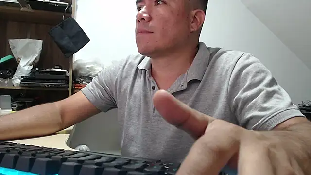 Snapshot of Jhonatan_Morales_S chatting on 11, 11, 2025 Jhonatan Morales S online show from 11, 11, 2025