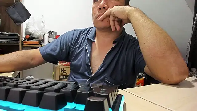 Snapshot of Jhonatan_Morales_S chatting on 21, 11, 2025 Jhonatan Morales S online show from 21, 11, 2025