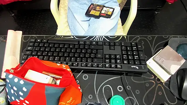 Snapshot of Abrillee1 chatting on 1, 2, 2025 Abrillee1 online show from 1, 2, 2025