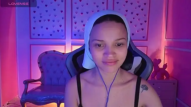 Snapshot of ailen_t chatting on 10, 10, 2025 ailen t online show from 10, 10, 2025