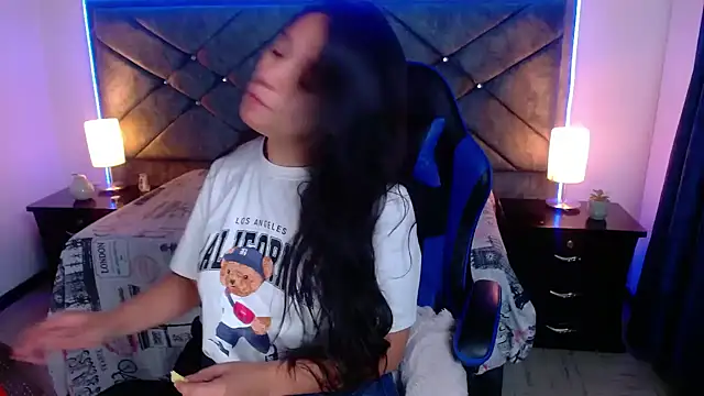 Snapshot of Julietacollins06 chatting on 2, 12, 2025 Julietacollins06 online show from 2, 12, 2025