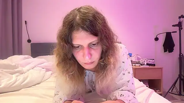 Alice Pinkhead online show from 27, 10, 2025