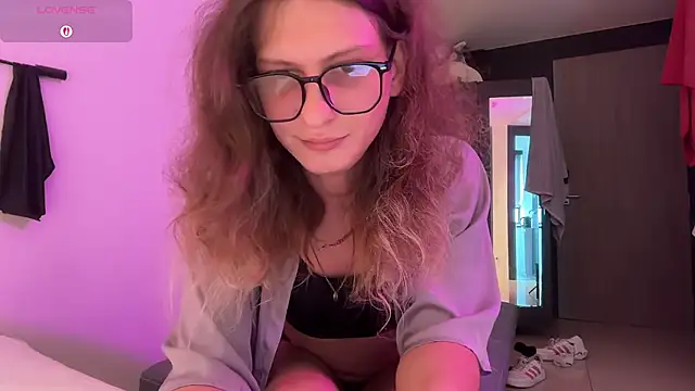 Snapshot of Alice_Pinkhead chatting on 10, 7, 2026 Alice Pinkhead online show from 10, 7, 2026