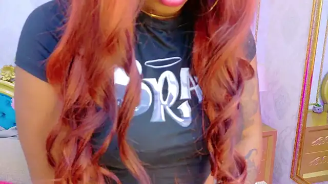 Snapshot of SalomeRestrepo chatting on 10, 10, 2025 SalomeRestrepo online show from 10, 10, 2025