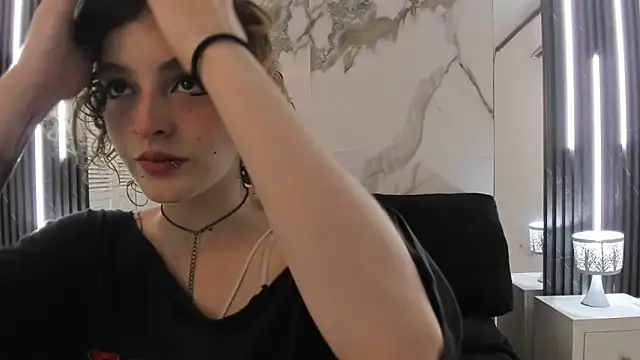 EvaHalsey online show from 10, 9, 2025