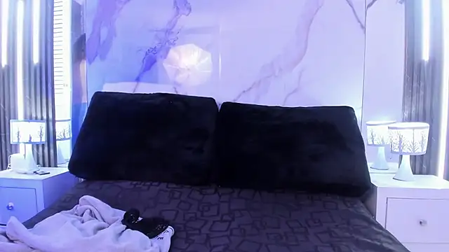 EvaHalsey online show from 18, 9, 2025