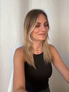Snapshot of Milla__one chatting on 8, 6, 2026 Milla one online show from 8, 6, 2026