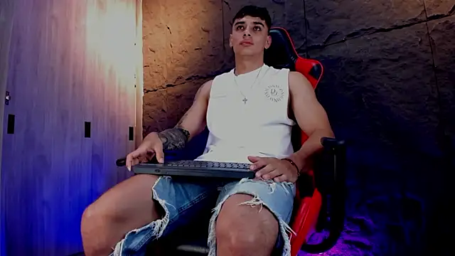 Snapshot of joseph_boy chatting on 8, 11, 2025 joseph boy online show from 8, 11, 2025