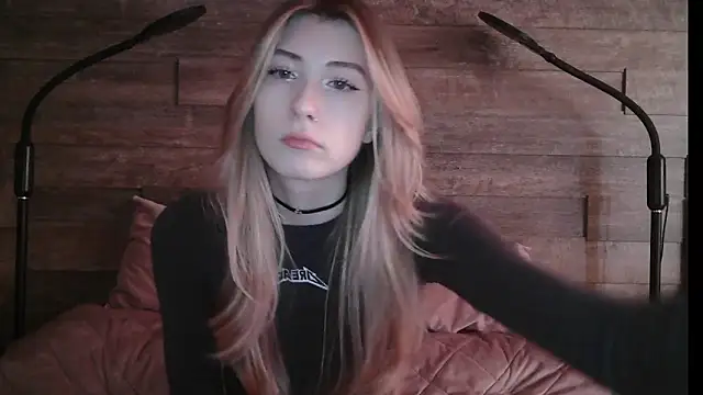 Snapshot of ErikaShyy chatting on 10, 3, 2025 ErikaShyy online show from 10, 3, 2025