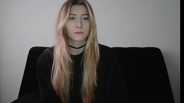 ErikaShyy online show from 21, 11, 2025