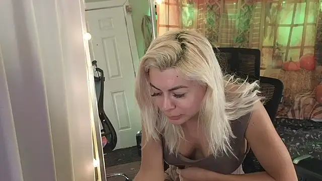 cunty tranny lydia online show from 16, 12, 2025