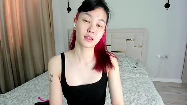 Lola Peach online show from 2, 6, 2026