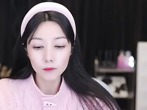 Nuyoah-77 online show from 4, 12, 2025