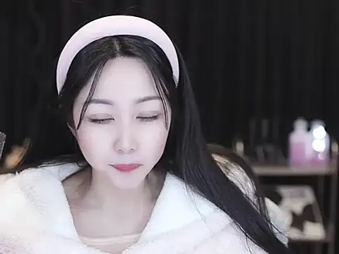 Nuyoah-77 online show from 25, 2, 2026