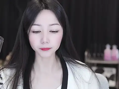 Nuyoah-77 online show from 9, 4, 2026