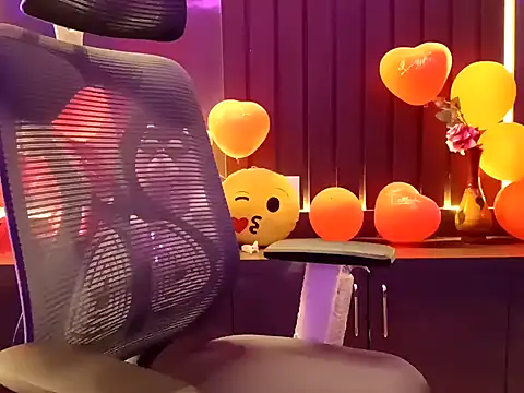 GoldnessAishu online show from 1, 2, 2025