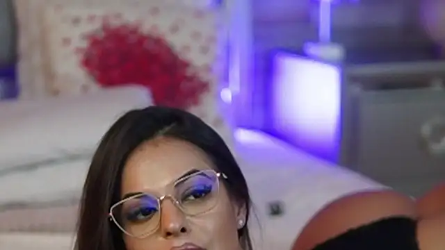 Snapshot of KeylaConner chatting on 4, 3, 2025 KeylaConner online show from 4, 3, 2025