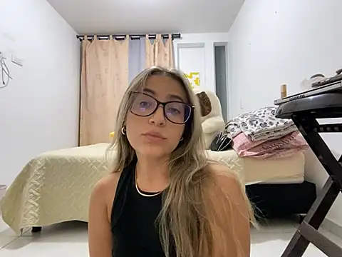 Snapshot of RyliieHunter chatting on 2, 2, 2025 RyliieHunter online show from 2, 2, 2025