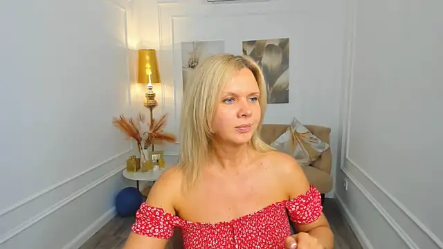 AgathaKlouin online show from 31, 5, 2026