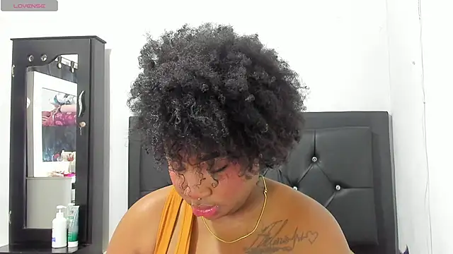 Snapshot of Natassha_brown1 chatting on 19, 10, 2025 Natassha brown1 online show from 19, 10, 2025